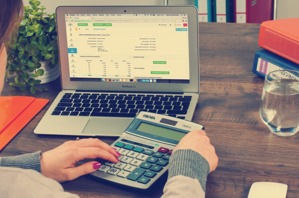 business owner making tax digital ready for April 2027 by doing calculations on a laptop